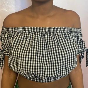 White and black striped cropped shirt